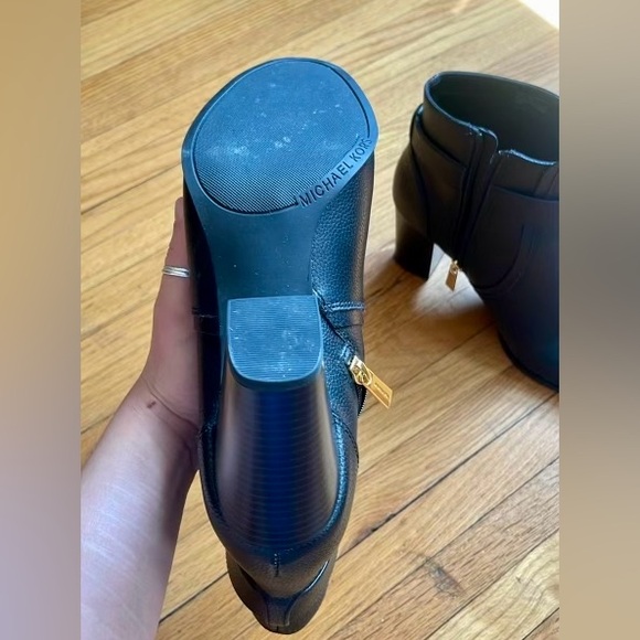 (9.5) Michael Kors Jilly Dress Booties - Picture 8 of 8